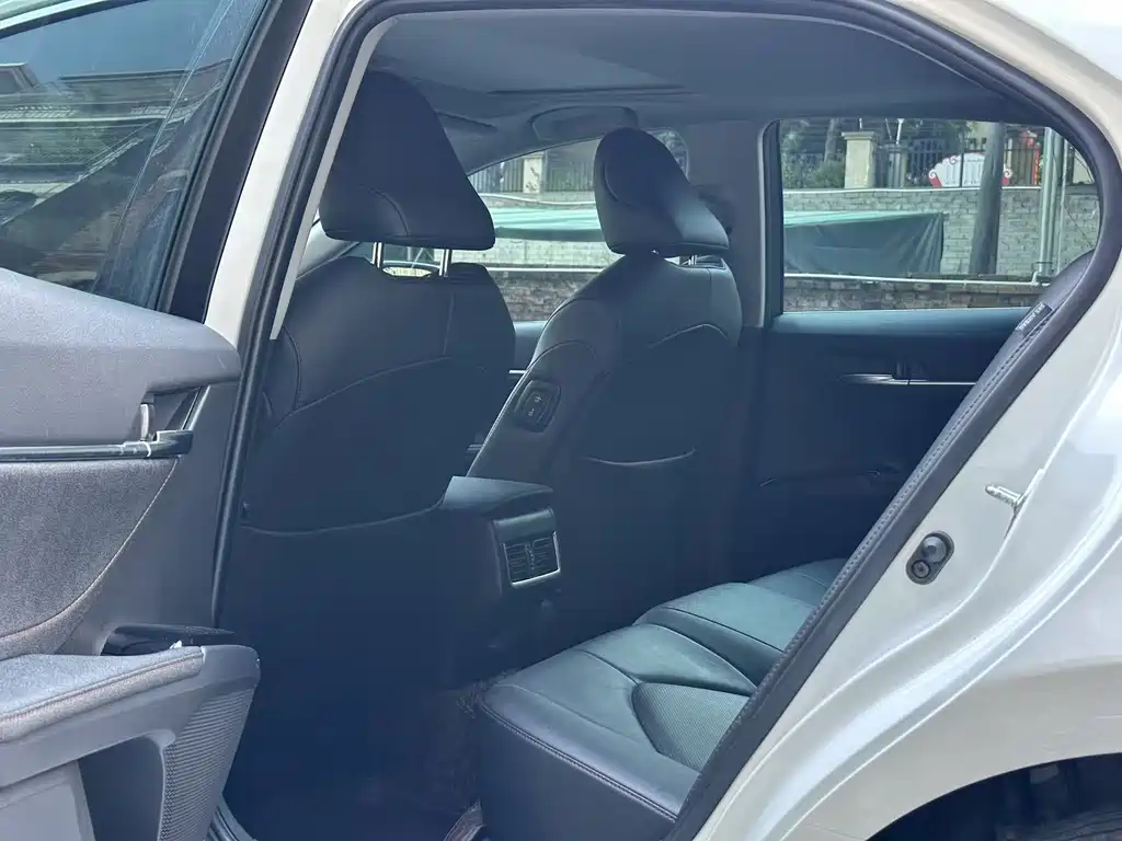 Camry 2023 2.0G Deluxe Edition купить на сайте DeffCars