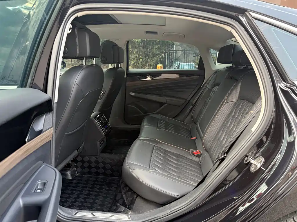 Passat 2020 330TSI Deluxe Edition National VI купить на сайте DeffCars