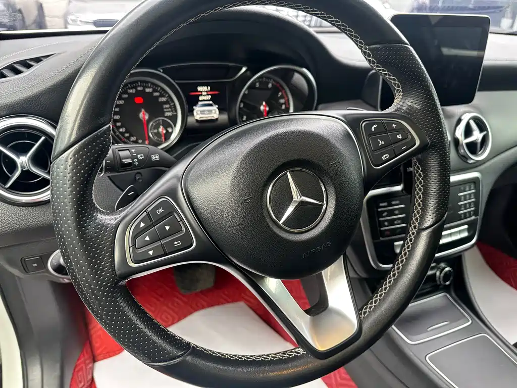 Mercedes-Benz GLA 2018 GLA 200 Fashion Model купить на сайте DeffCars