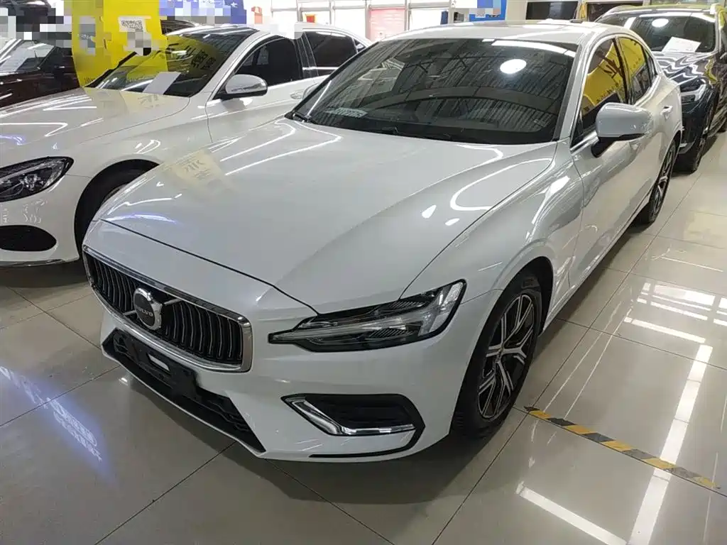 Volvo S60 2023 B4 Zhiyi Luxury Edition купить на сайте DeffCars