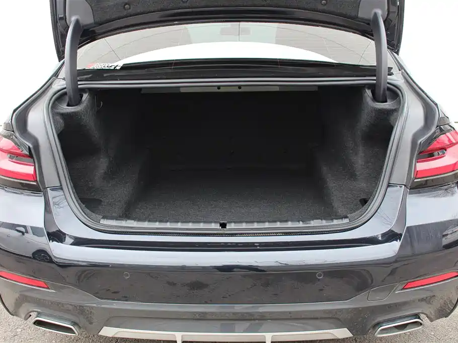 BMW 5 Series 2022 facelift 2 530Li leading M sports package купить на сайте DeffCars