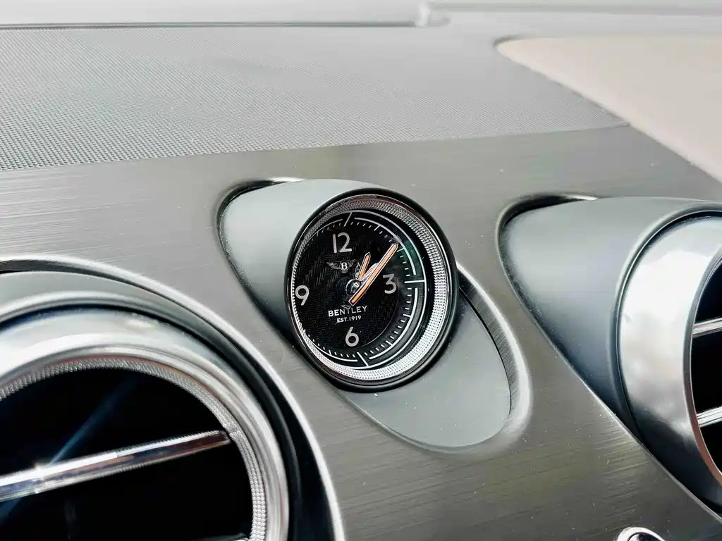 Bentayga 2017 6.0T Standard Edition купить на сайте DeffCars