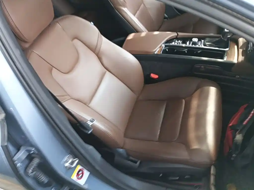 Volvo S90 2020 T5 Zhiyi Luxury Edition купить на сайте DeffCars