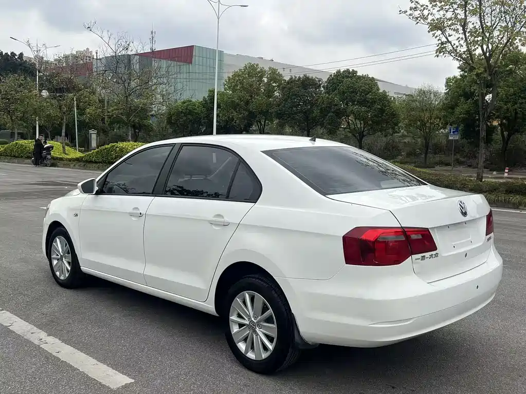 Jetta 2015 1.6L manual comfort model купить на сайте DeffCars