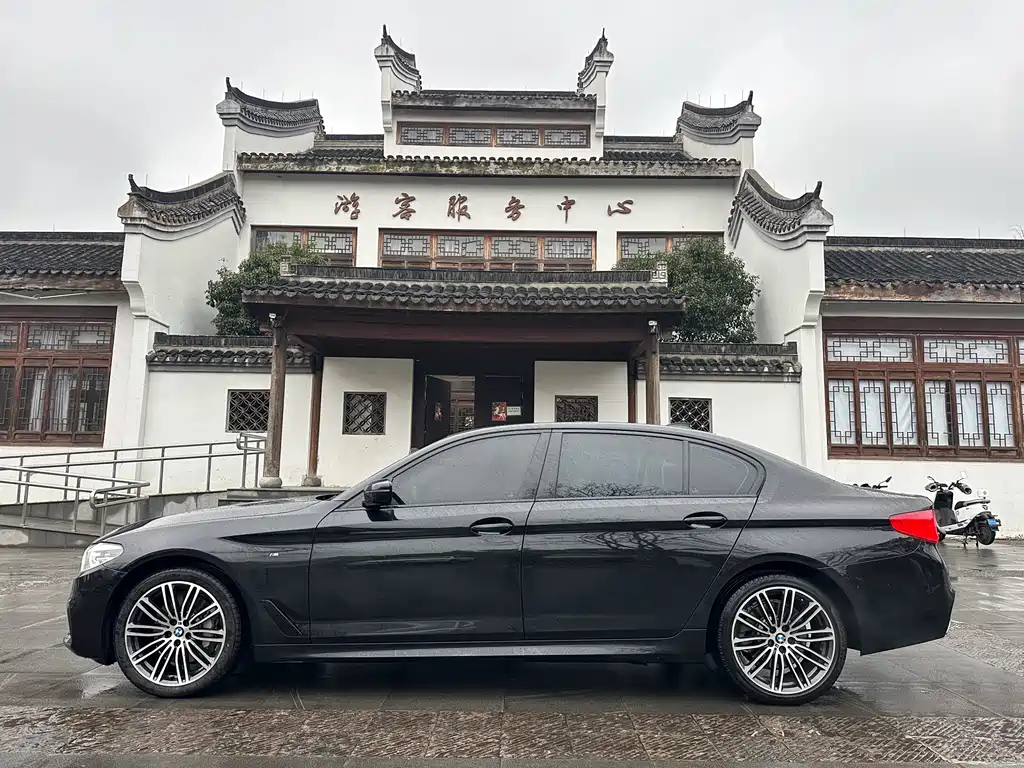 BMW 5 Series 2019 530Li Leading M Sports Package купить на сайте DeffCars