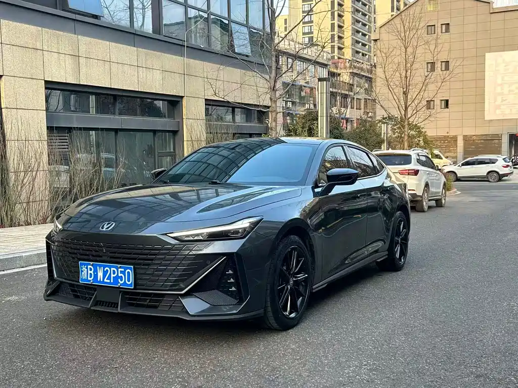 Changan UNI-V 2023 1.5T premium model купить на сайте DeffCars