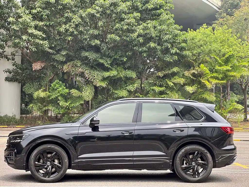 Touareg 2021 3.0TSI Ruixiang Edition Obsidian Sports Package купить на сайте DeffCars