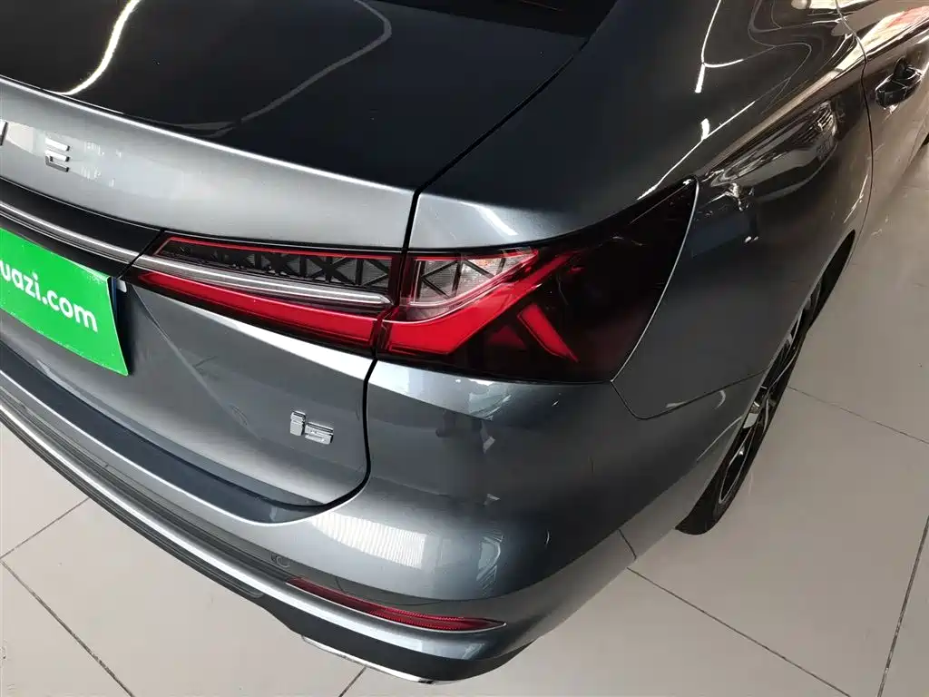 Roewe i5 2023 1.5L CVT Premium Edition купить на сайте DeffCars