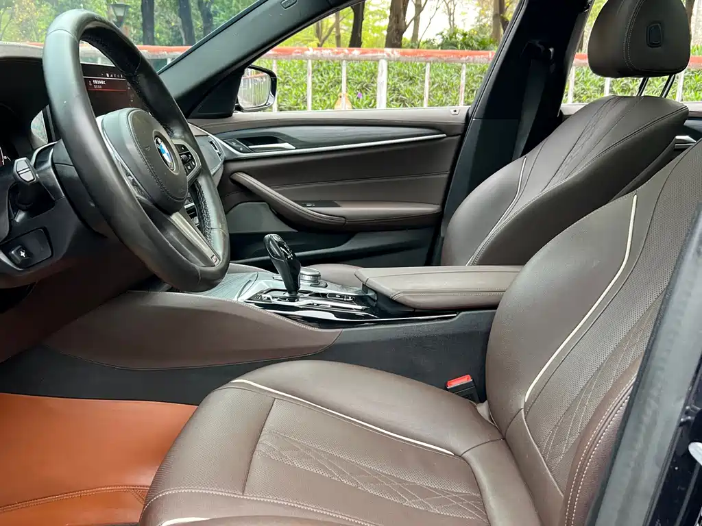 BMW 5 Series New Energy 2021 535Le M Sports Package купить на сайте DeffCars