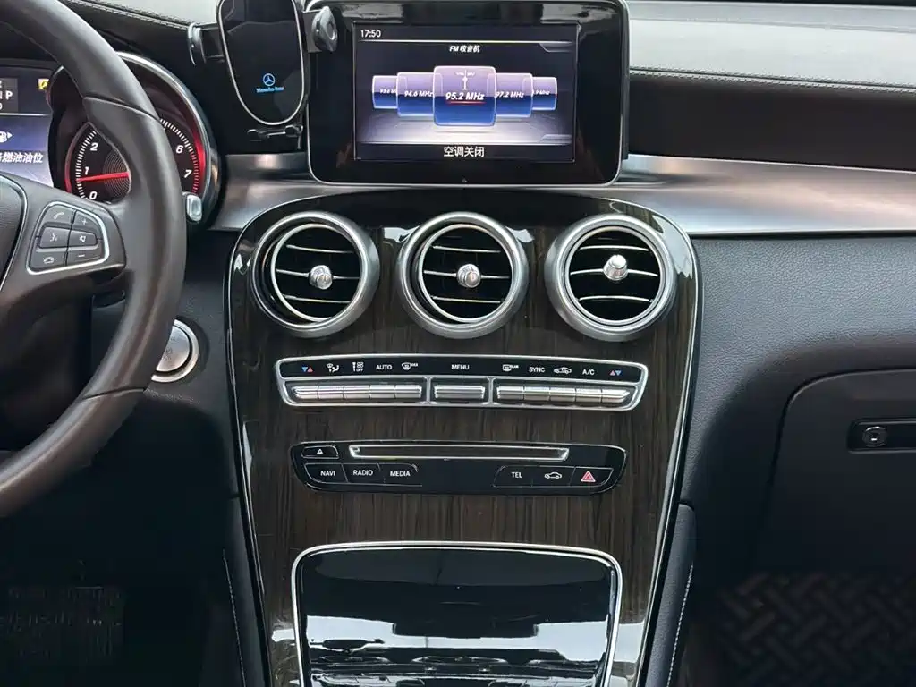 Mercedes-Benz GLC 2017 GLC 260 4MATIC luxury model купить на сайте DeffCars