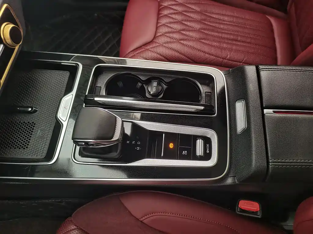 Hongqi HS5 2023 2.0T Qixiang Pro version купить на сайте DeffCars