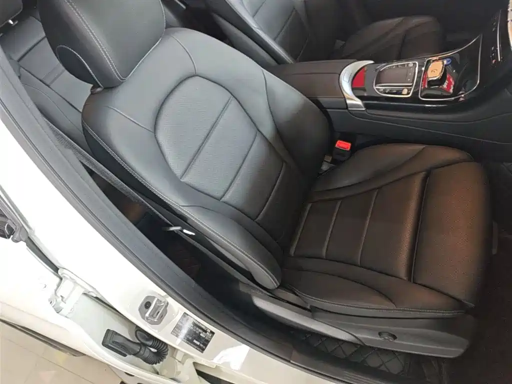Mercedes-Benz GLC Coupe 2021 GLC 260 4MATIC Coupe SUV купить на сайте DeffCars