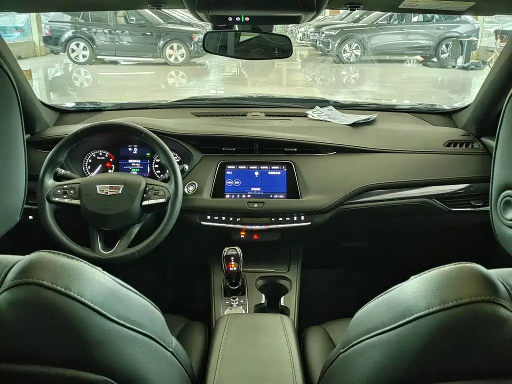 Cadillac XT4 2022 28T two-wheel drive fashion model купить на сайте DeffCars