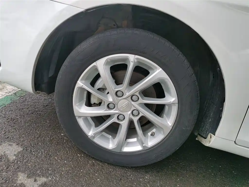Emgrand 2020 1.5L CVT luxury model купить на сайте DeffCars