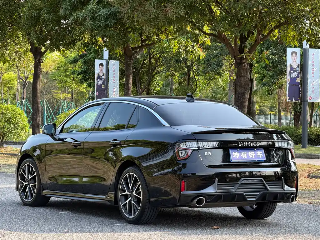 Lynk & Co 03 2022 1.5TD DCT Pro купить на сайте DeffCars