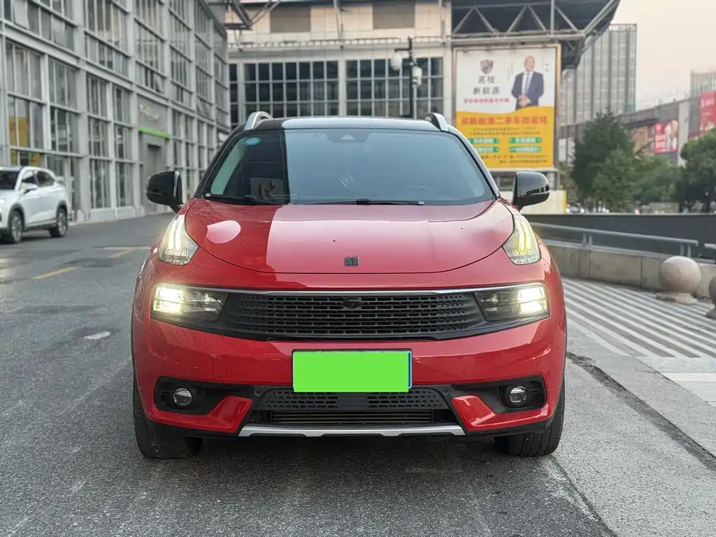 Lynk & Co 01 2017 2.0T 4WD Pro version купить на сайте DeffCars