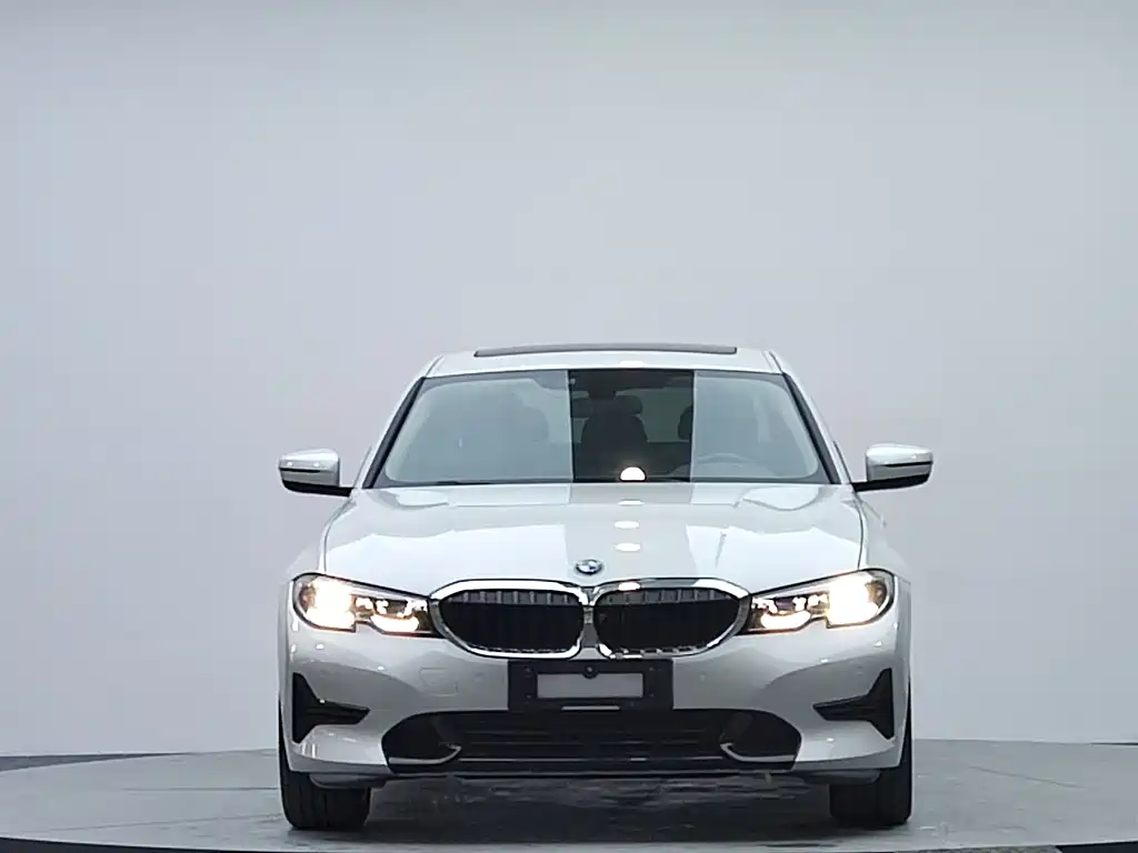 BMW 3 Series 2022 320i Sports Package купить на сайте DeffCars