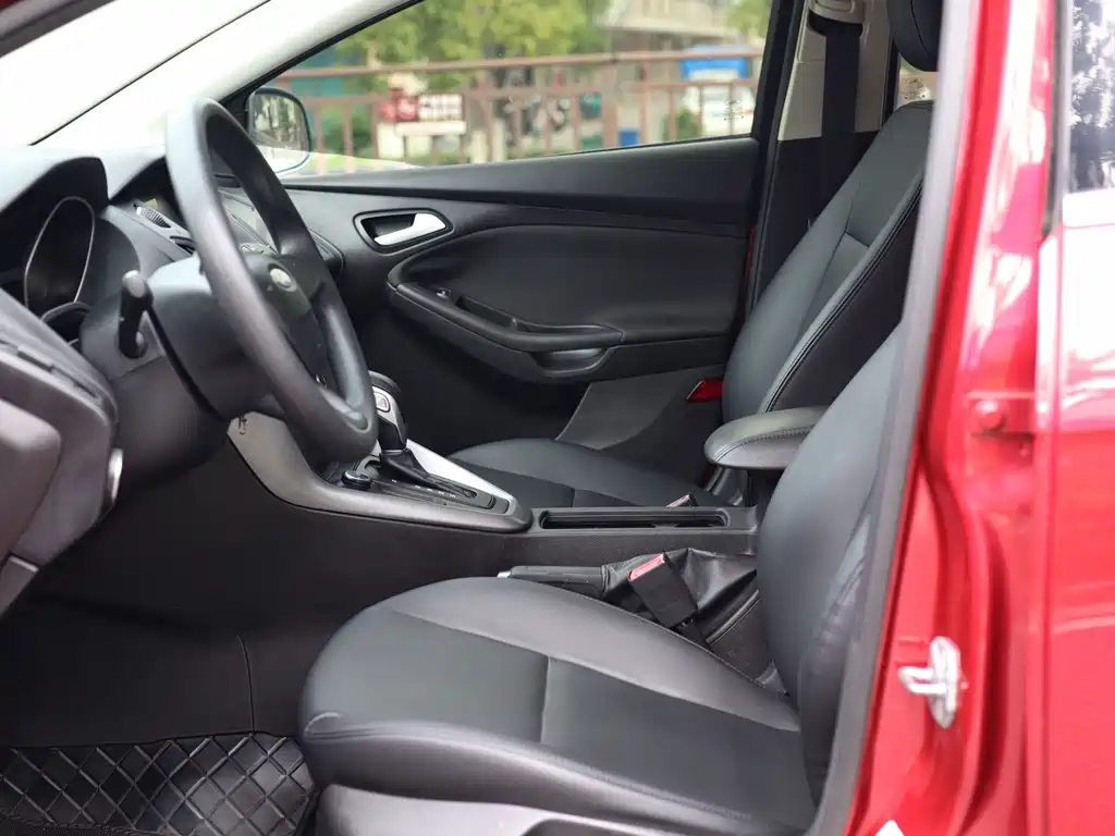 Focus 2018 Hatchback Classic 1.6L Automatic Comfort Smart Mobility Edition купить на сайте DeffCars