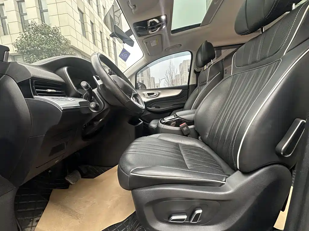 Roewe iMAX8 2022 400TGI Gathering Edition купить на сайте DeffCars