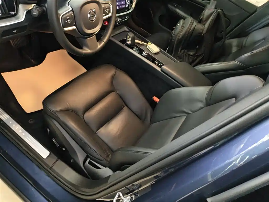 Volvo S60 2023 B4 Zhiyi Luxury Edition купить на сайте DeffCars