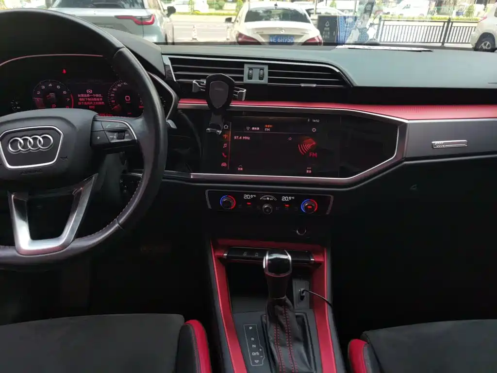 Audi Q3 2019 35 TFSI aggressive and dynamic купить на сайте DeffCars