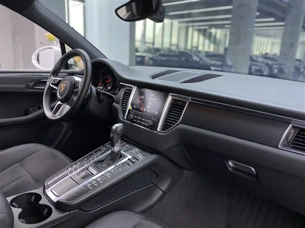 Macan 2017 Macan 2.0T купить на сайте DeffCars