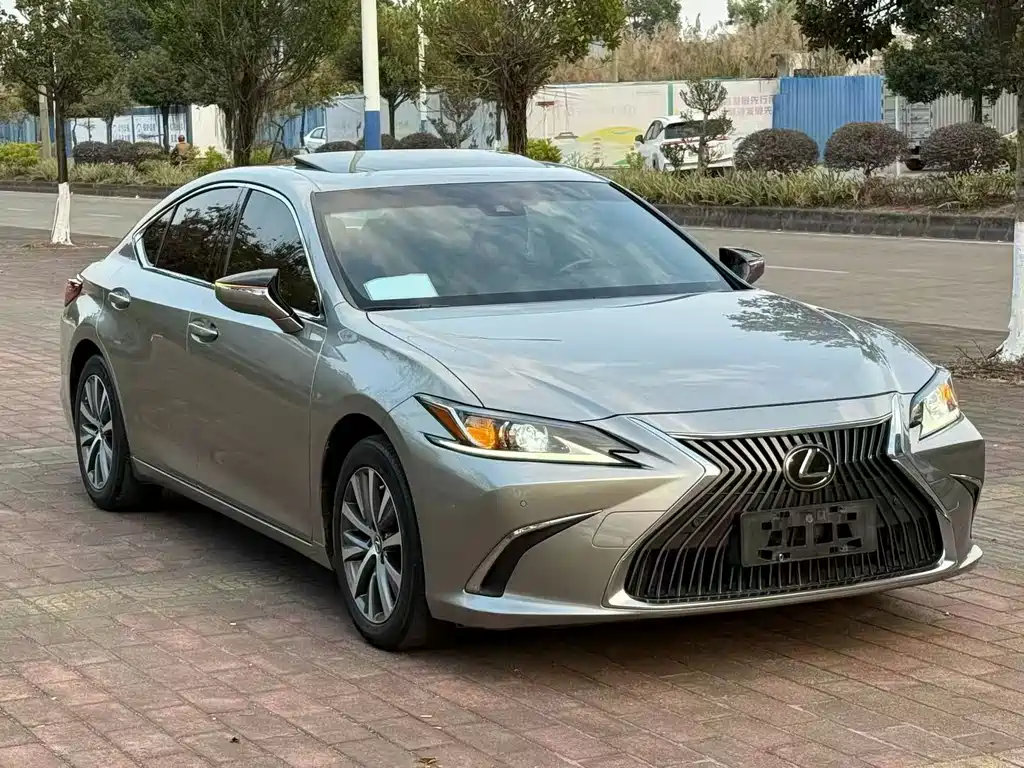 Lexus ES 2020 260 Excellence Edition купить на сайте DeffCars
