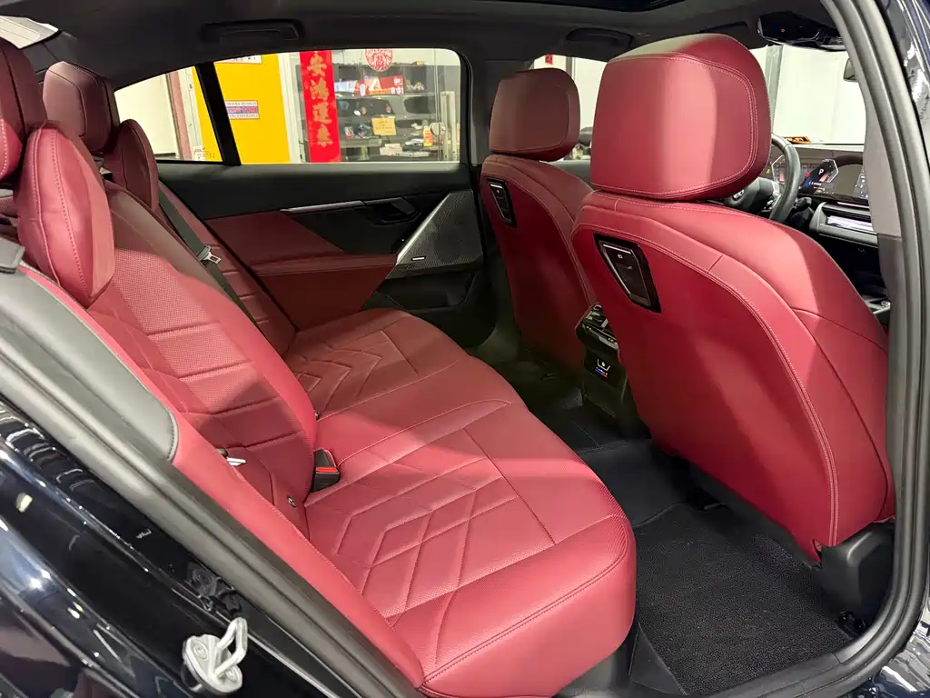 BMW 5 Series 2024 530Li Leading M Sports Package купить на сайте DeffCars