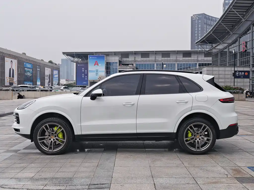 Cayenne New Energy 2021 Cayenne E-Hybrid 2.0T купить на сайте DeffCars