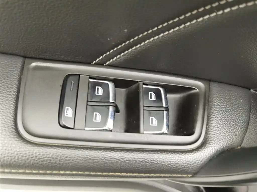 MG6 2017 20T Manual Luxury Smart Connected Edition National V купить на сайте DeffCars