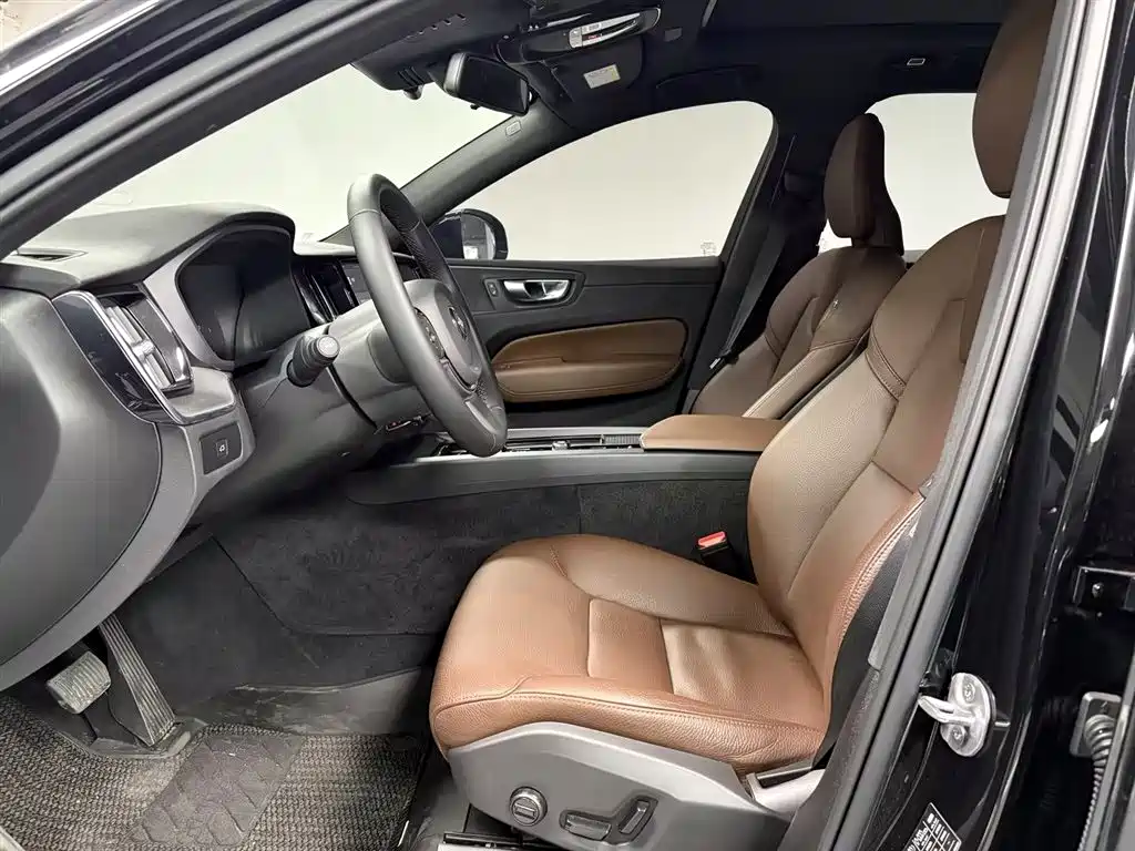 Volvo XC60 2024 B5 four-wheel drive Zhiyi Luxury Edition купить на сайте DeffCars