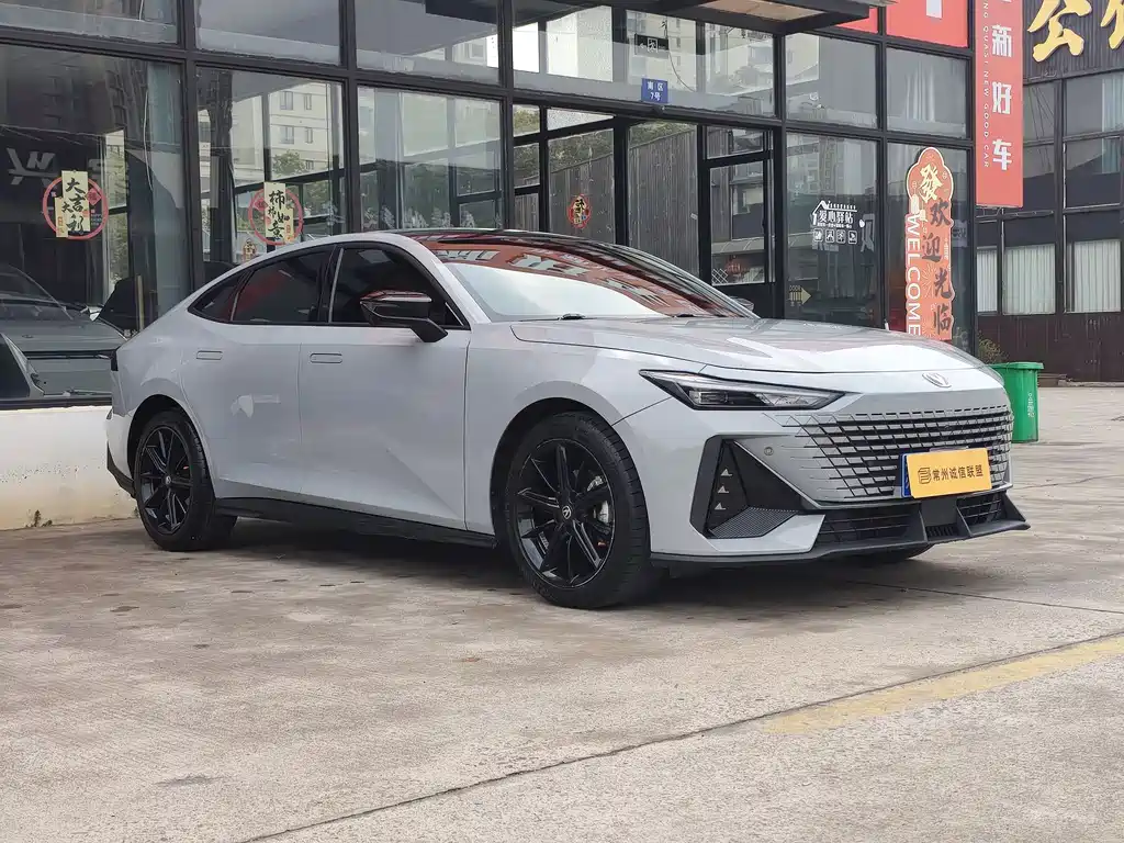 Changan UNI-V 2023 1.5T premium model купить на сайте DeffCars