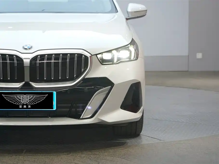 BMW 5 Series 2025 530Li Exclusive M Sports Package купить на сайте DeffCars