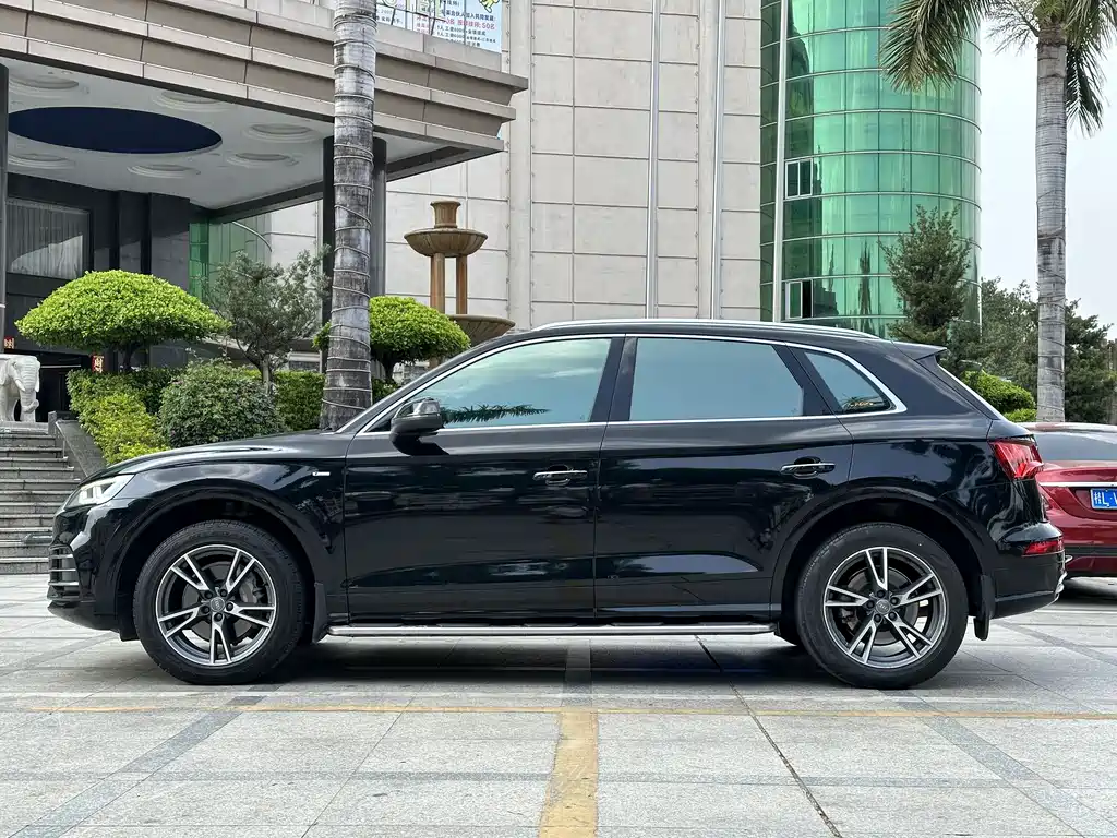 Audi Q5L 2018 40 TFSI enjoys fashionable style, National V купить на сайте DeffCars