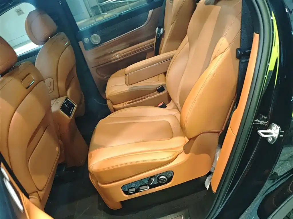 Wenjie M9 2025 extended range Ultra version 52kWh 6-seater version 192-line lidar) купить на сайте DeffCars