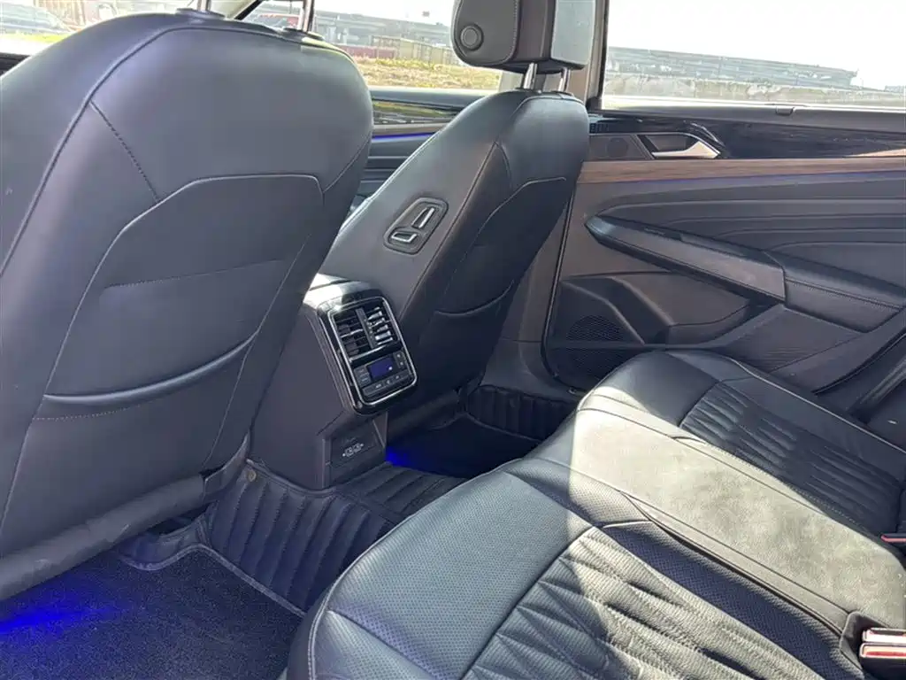 Passat 2019 330TSI Deluxe Edition National VI купить на сайте DeffCars
