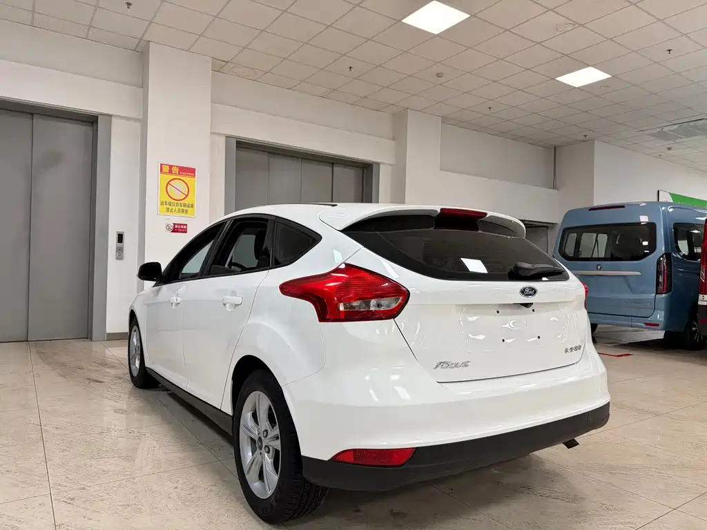 Focus 2018 hatchback classic 1.6L automatic comfort smart mobility version купить на сайте DeffCars