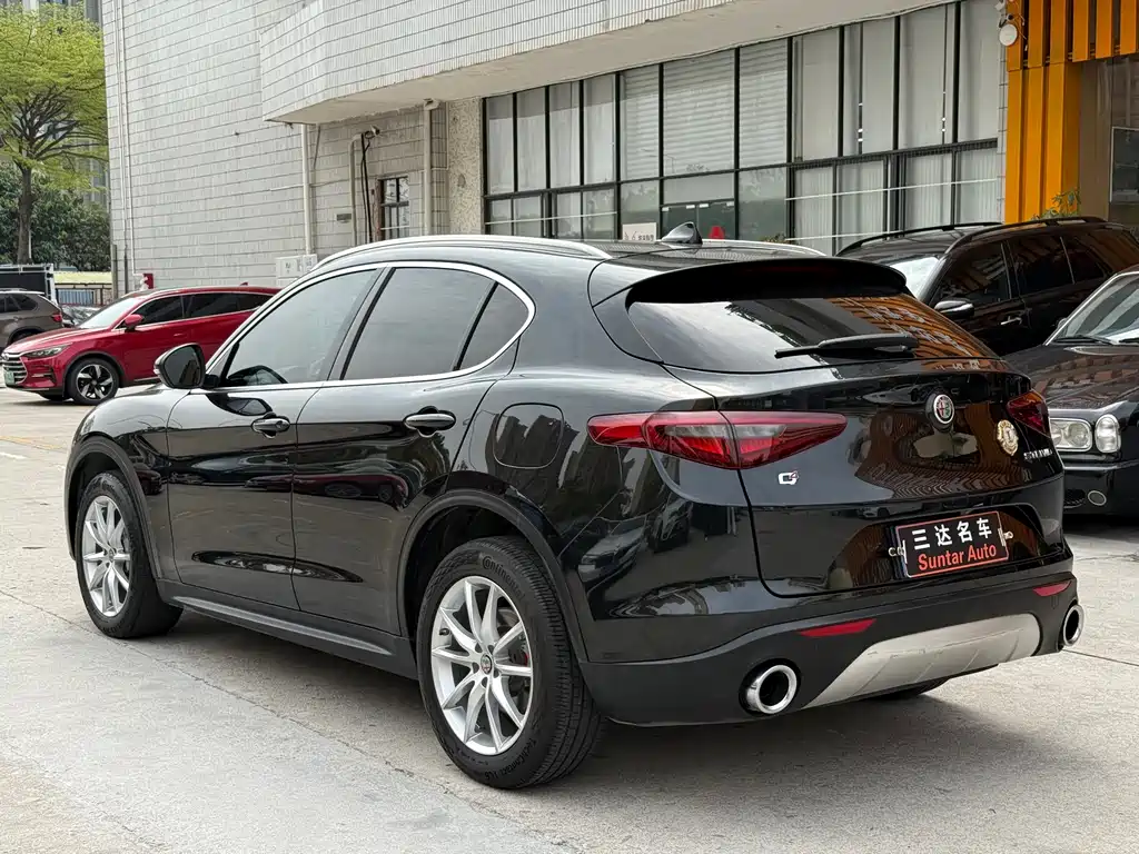 Stelvio 2017 2.0T 200HP Deluxe Edition купить на сайте DeffCars