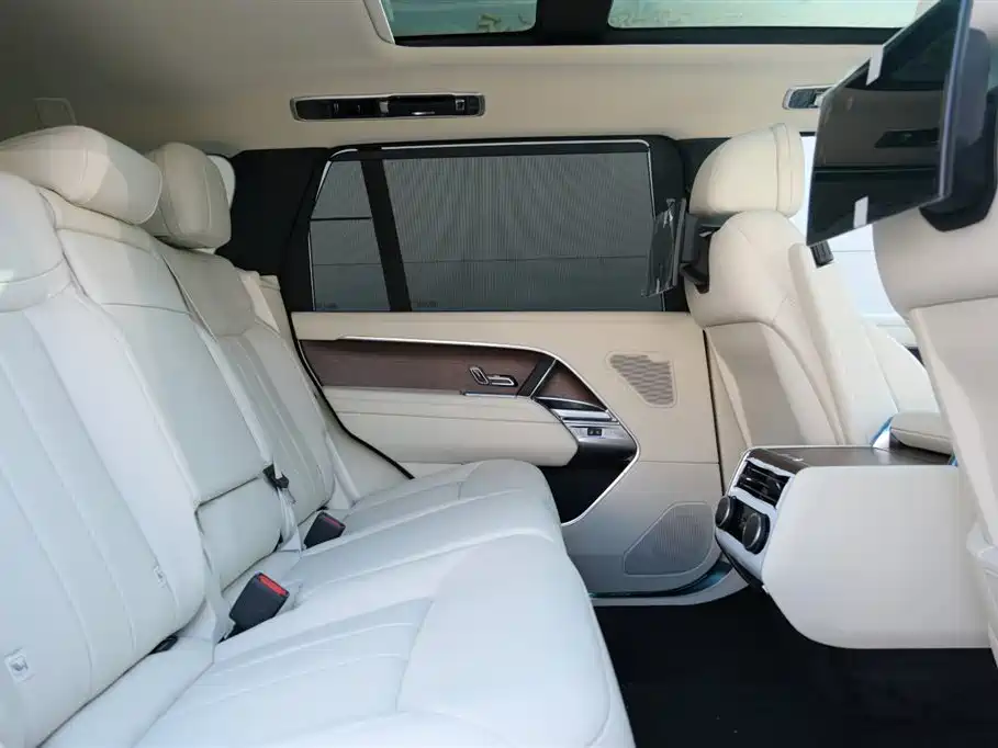 Range Rover 2023 3.0 L6 400PS Genesis Extended Edition купить на сайте DeffCars