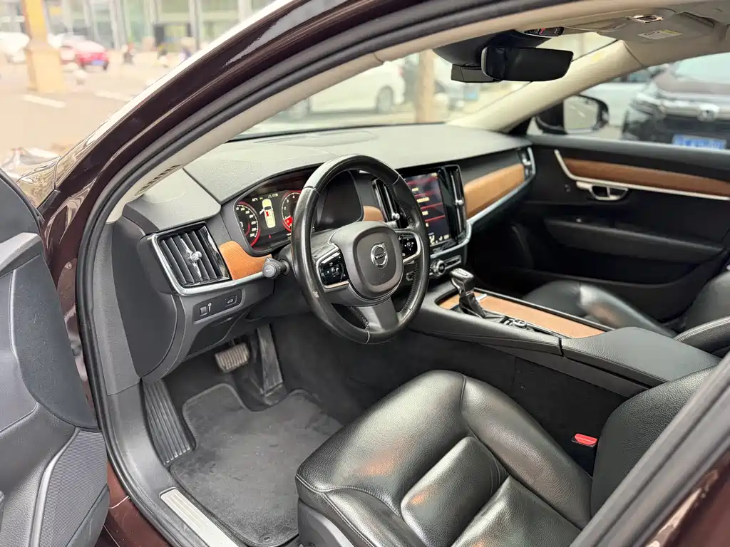 Volvo S90 2017 T5 Zhiya Edition купить на сайте DeffCars