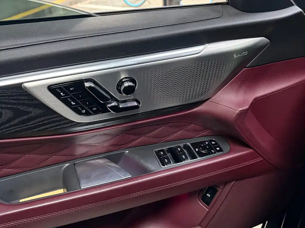 Cadillac CT6 2023 28T Premium Model купить на сайте DeffCars