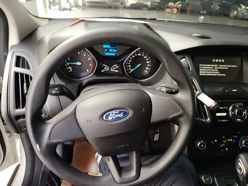 Focus 2017 hatchback 1.6L automatic comfort smart mobility version купить на сайте DeffCars