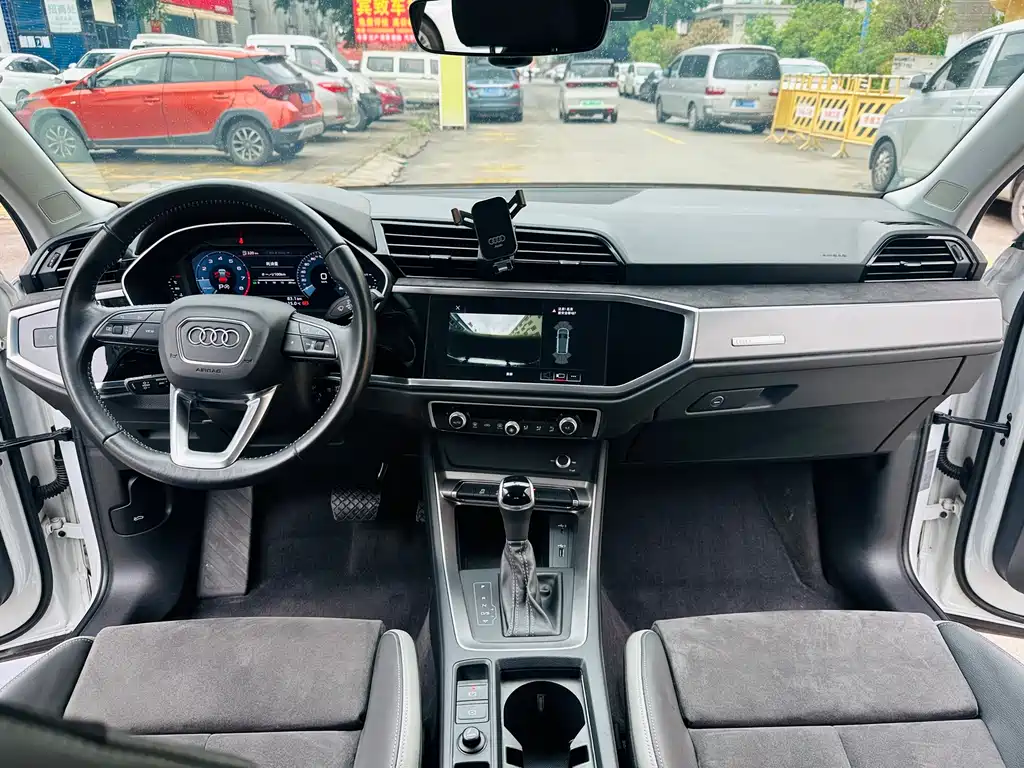Audi Q3 2020 35 TFSI aggressive and dynamic купить на сайте DeffCars