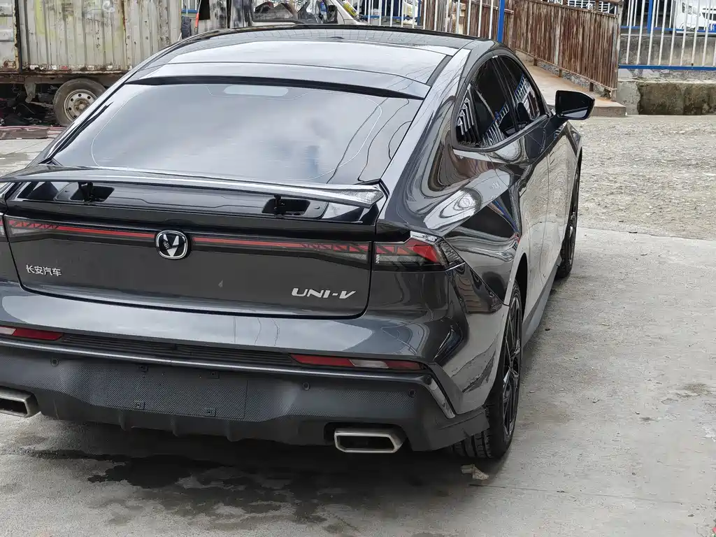 Changan UNI-V 2024 1.5T exclusive model купить на сайте DeffCars