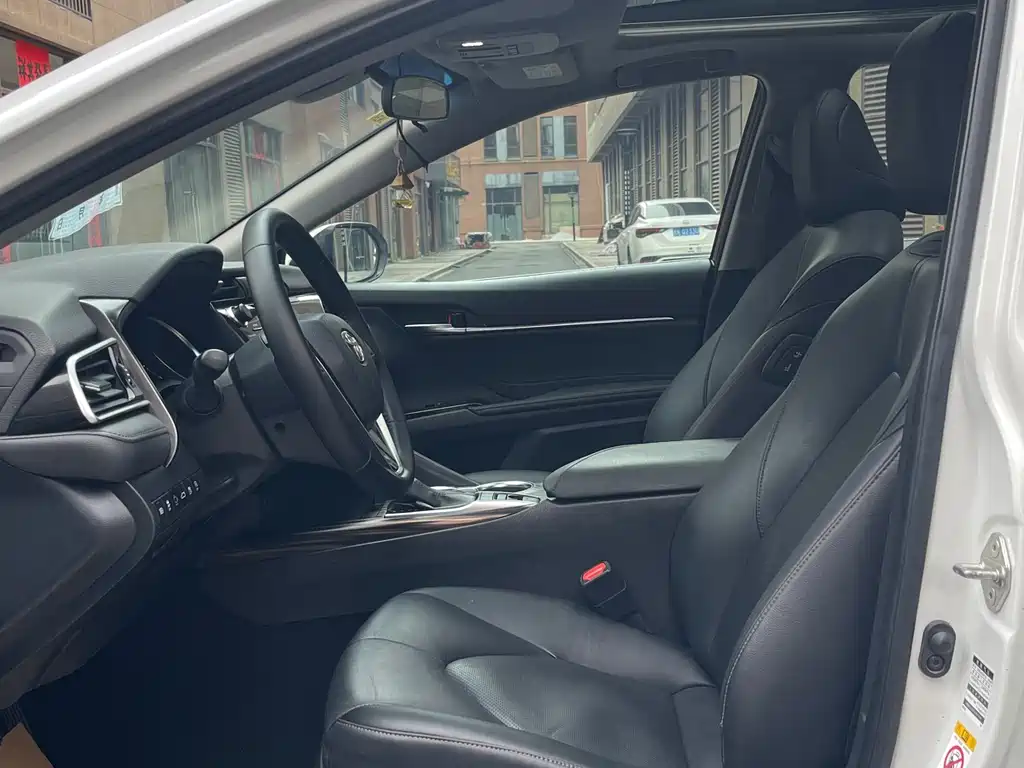 Camry 2018 2.5G Deluxe Edition купить на сайте DeffCars