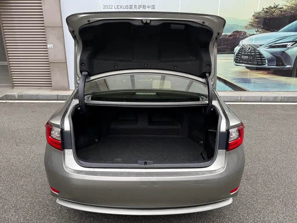 Lexus ES 2015 300h Comfort Edition купить на сайте DeffCars