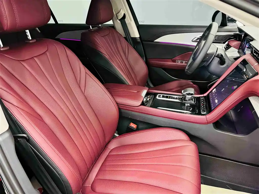 Hongqi H5 2025 2.0T automatic Qichang version купить на сайте DeffCars