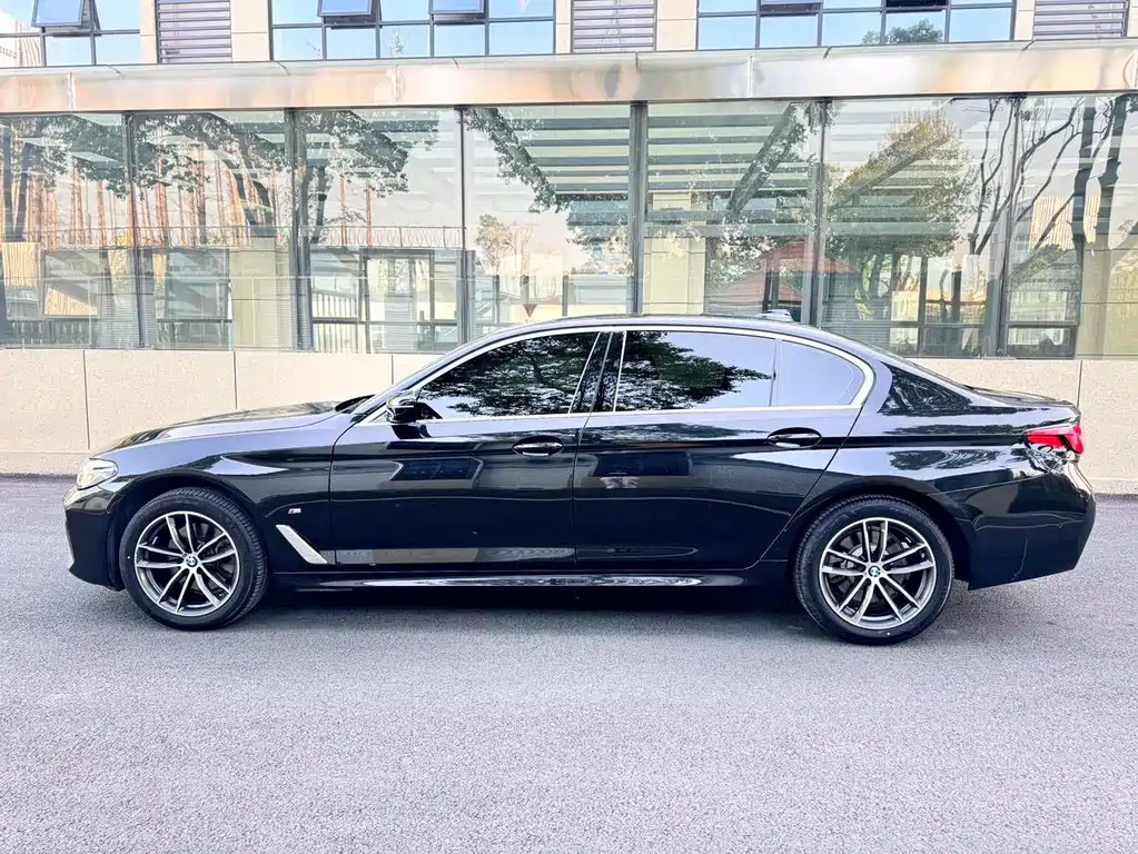 BMW 5 Series 2022 525Li M Sports Package купить на сайте DeffCars