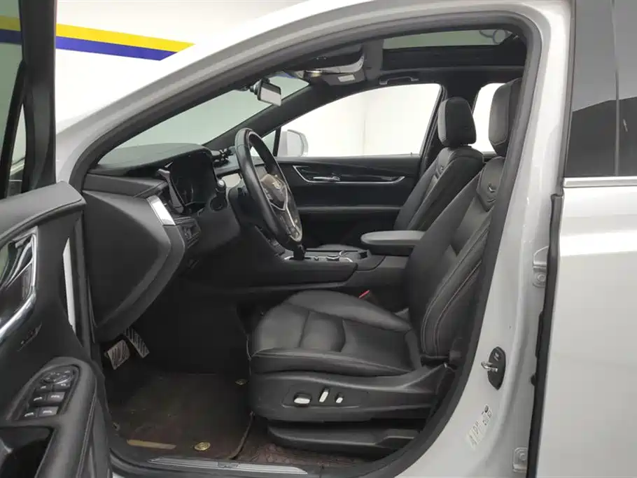 Cadillac XT5 2023 2.0T two-wheel drive fashion model купить на сайте DeffCars