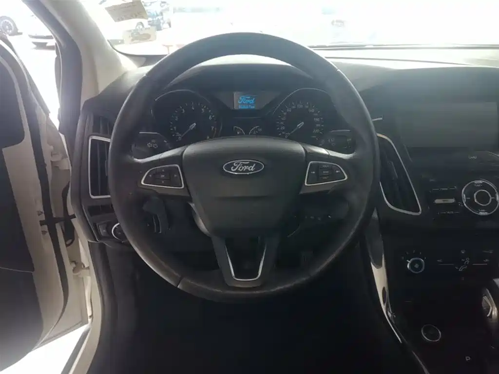 Focus 2018 sedan classic 1.6L automatic stylish smart mobility version купить на сайте DeffCars